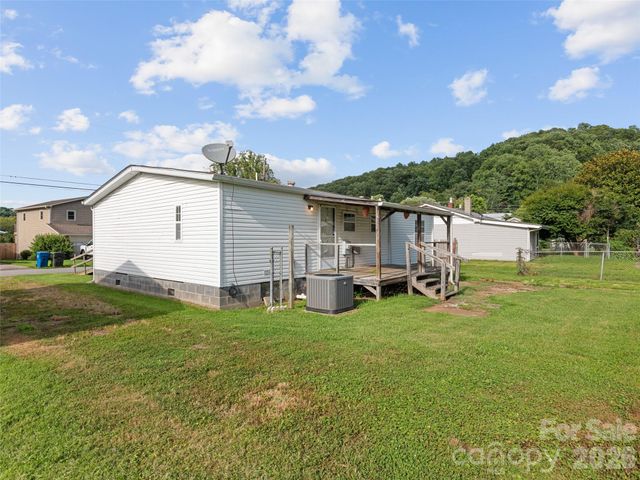 39 Spruce Street, Waynesville, NC 28786