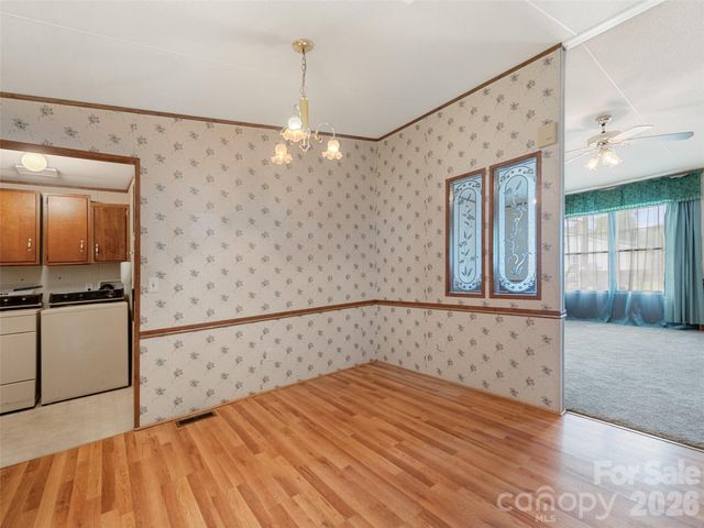 39 Spruce Street, Waynesville, NC 28786