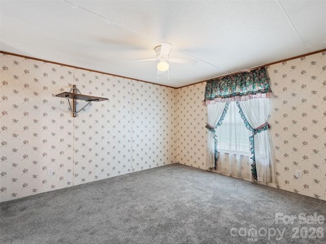 39 Spruce Street, Waynesville, NC 28786