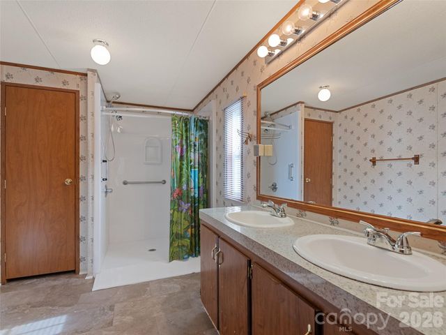39 Spruce Street, Waynesville, NC 28786