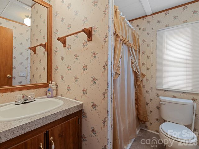 39 Spruce Street, Waynesville, NC 28786