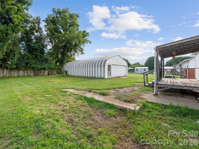 39 Spruce Street, Waynesville, NC 28786