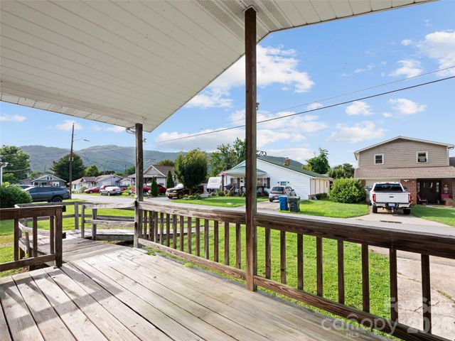 39 Spruce Street, Waynesville, NC 28786