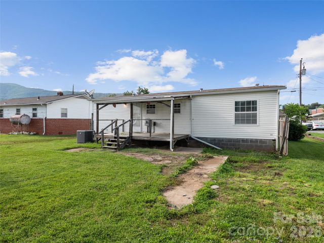 39 Spruce Street, Waynesville, NC 28786