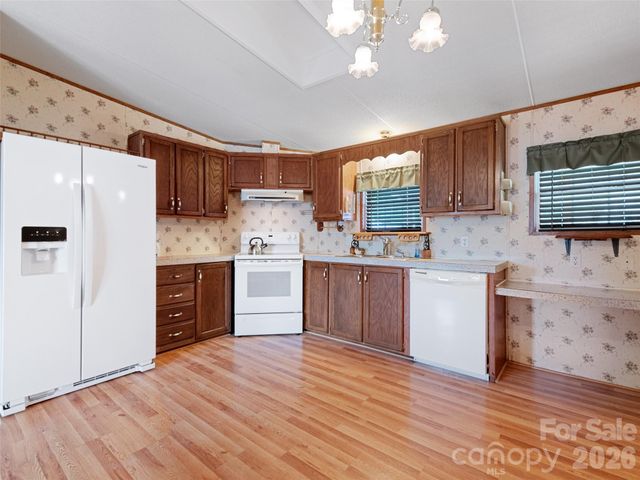 39 Spruce Street, Waynesville, NC 28786