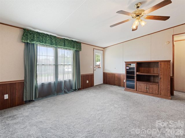 39 Spruce Street, Waynesville, NC 28786