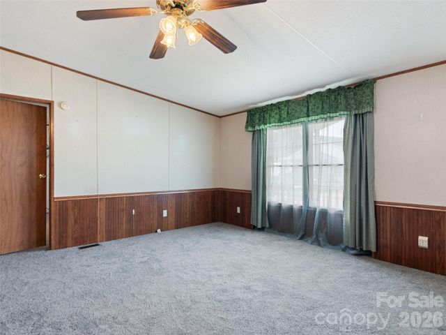 39 Spruce Street, Waynesville, NC 28786
