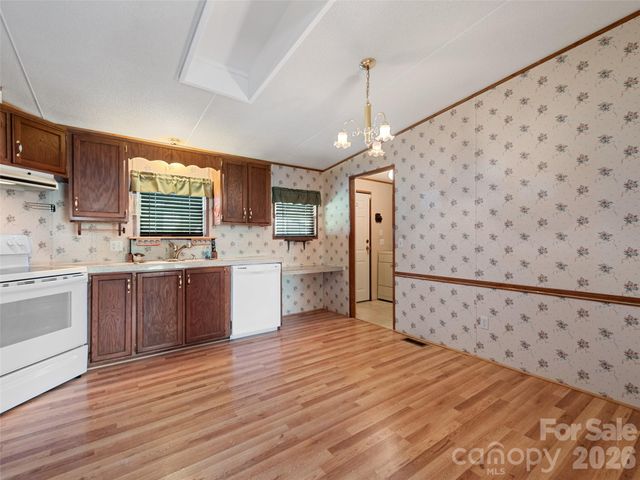 39 Spruce Street, Waynesville, NC 28786