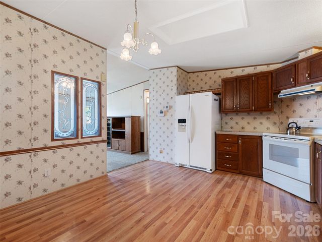 39 Spruce Street, Waynesville, NC 28786