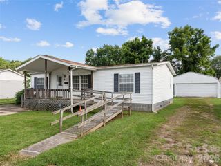 39 Spruce Street, Waynesville, NC 28786