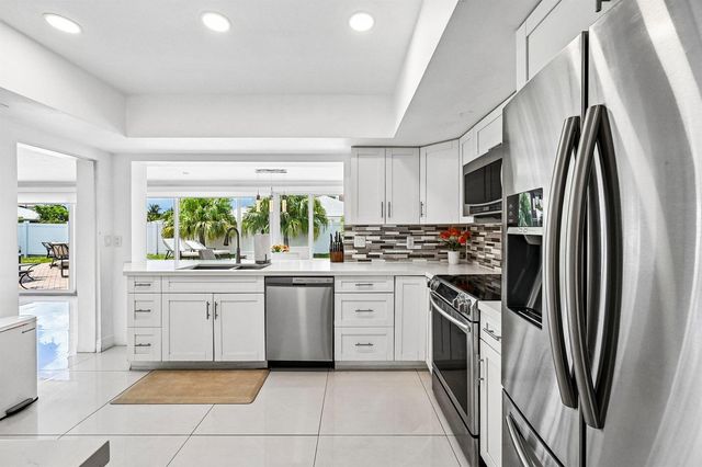 2940 NE 39th Court, Lighthouse Point, FL 33064