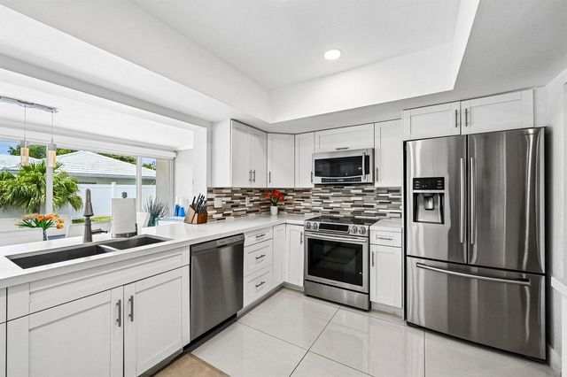 2940 NE 39th Court, Lighthouse Point, FL 33064
