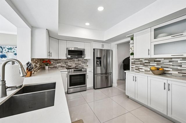 2940 NE 39th Court, Lighthouse Point, FL 33064
