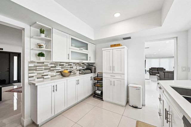 2940 NE 39th Court, Lighthouse Point, FL 33064