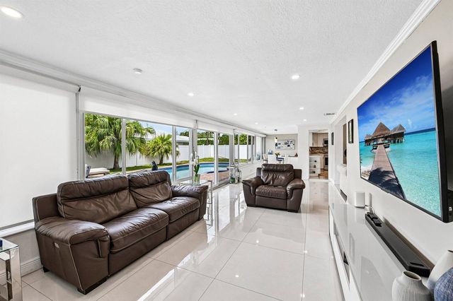 2940 NE 39th Court, Lighthouse Point, FL 33064