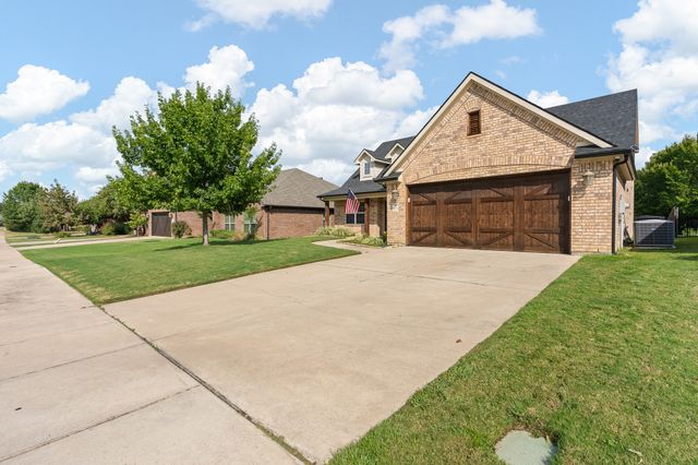 3137 Shoreline Drive, Burleson, TX 76028