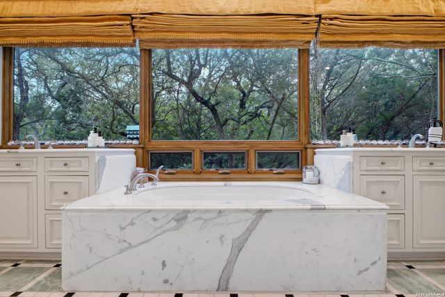1726 GREYSTONE RDG, San Antonio, TX 78258