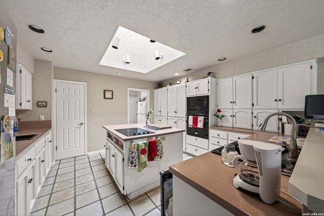 29323 No Le Hace, Fair Oaks Ranch, TX 78015