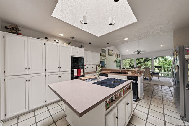 29323 No Le Hace, Fair Oaks Ranch, TX 78015