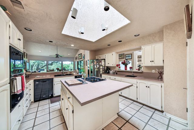 29323 No Le Hace, Fair Oaks Ranch, TX 78015