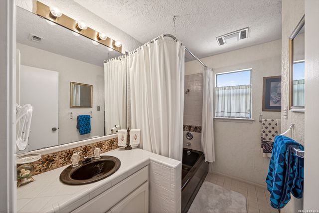 29323 No Le Hace, Fair Oaks Ranch, TX 78015