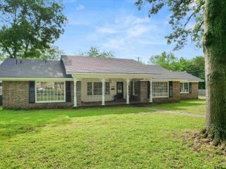 1101 N Bledsoe St, Gilmer, TX 75644
