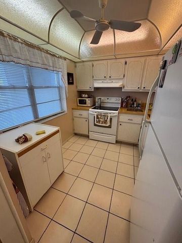 2649 NW 48th Terrace 433, Lauderdale Lakes, FL 33313