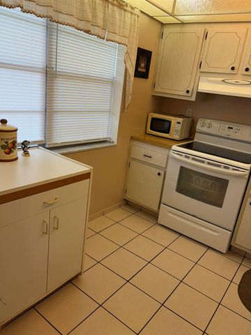 2649 NW 48th Terrace 433, Lauderdale Lakes, FL 33313