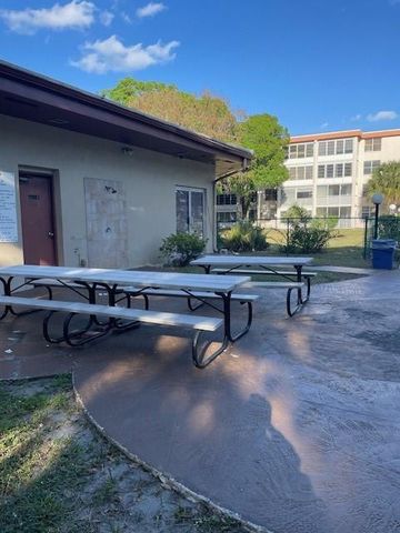 2649 NW 48th Terrace 433, Lauderdale Lakes, FL 33313