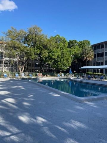 2649 NW 48th Terrace 433, Lauderdale Lakes, FL 33313