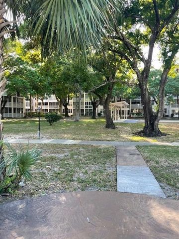 2649 NW 48th Terrace 433, Lauderdale Lakes, FL 33313
