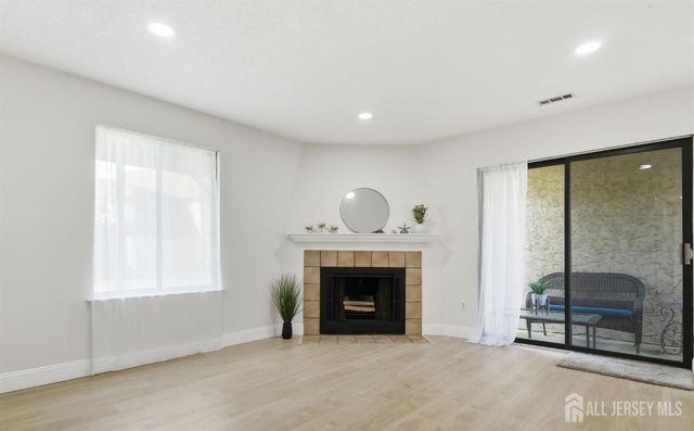 93 Gate House Lane, Edison, NJ 08820