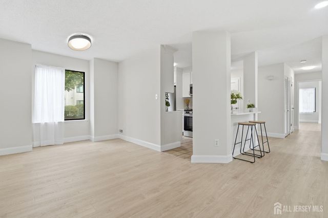 93 Gate House Lane, Edison, NJ 08820