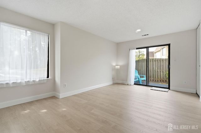 93 Gate House Lane, Edison, NJ 08820