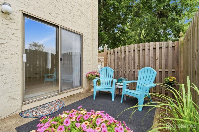 93 Gate House Lane, Edison, NJ 08820