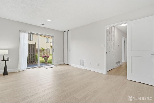 93 Gate House Lane, Edison, NJ 08820