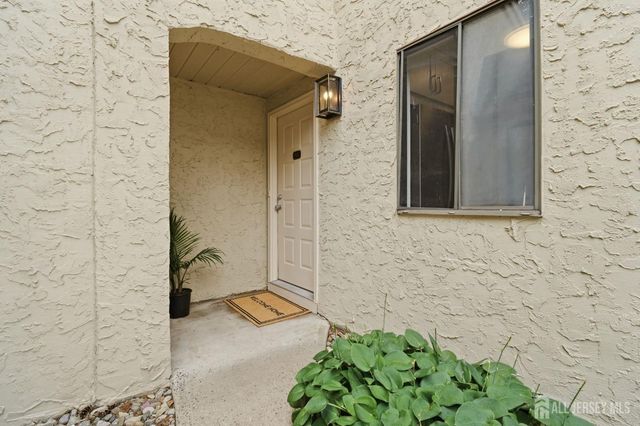 93 Gate House Lane, Edison, NJ 08820
