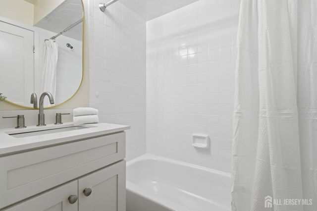 93 Gate House Lane, Edison, NJ 08820