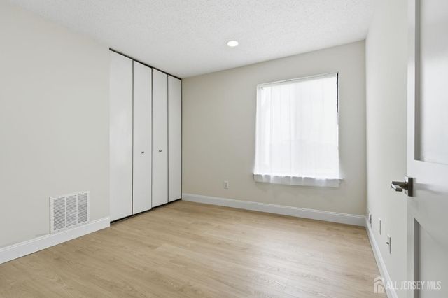 93 Gate House Lane, Edison, NJ 08820