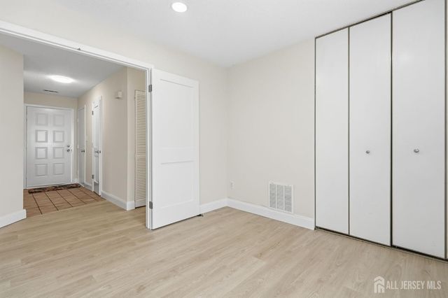 93 Gate House Lane, Edison, NJ 08820