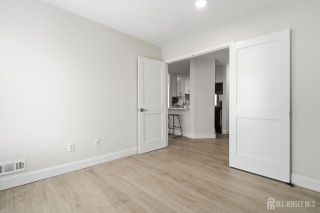 93 Gate House Lane, Edison, NJ 08820