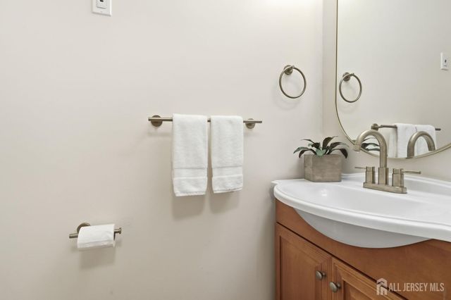 93 Gate House Lane, Edison, NJ 08820