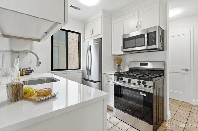 93 Gate House Lane, Edison, NJ 08820