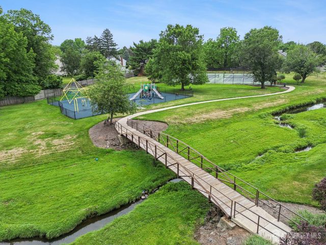 93 Gate House Lane, Edison, NJ 08820