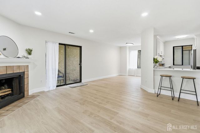 93 Gate House Lane, Edison, NJ 08820