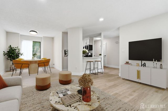 93 Gate House Lane, Edison, NJ 08820