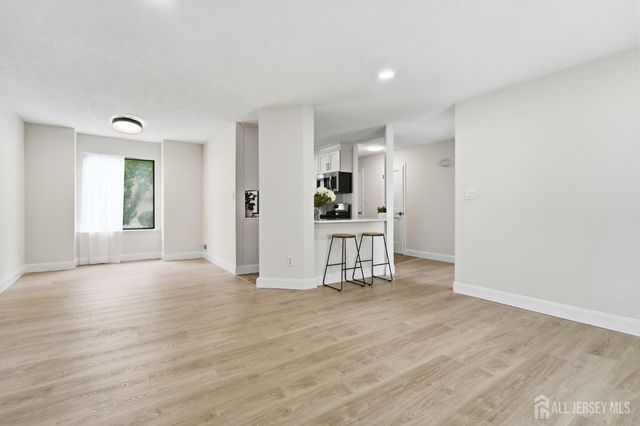 93 Gate House Lane, Edison, NJ 08820