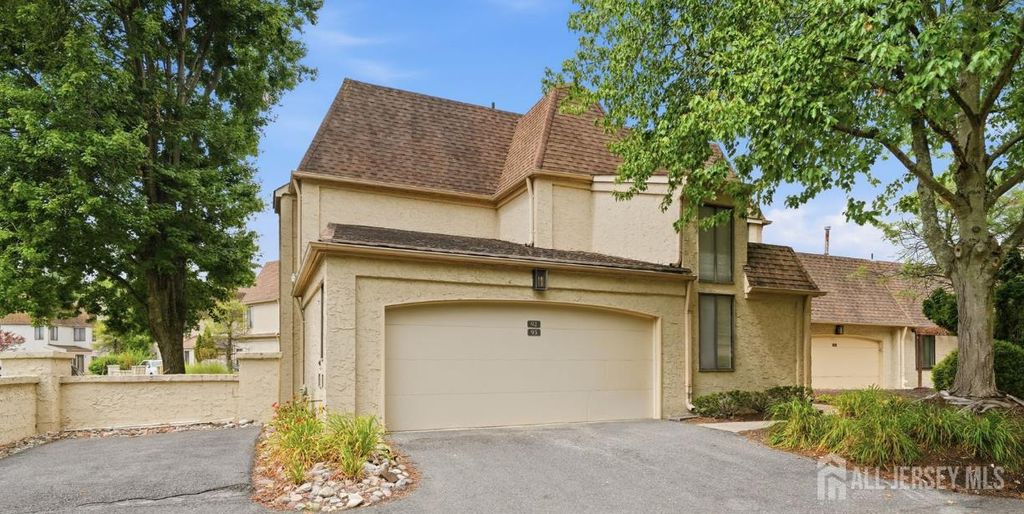 93 Gate House Lane, Edison, NJ 08820