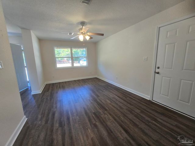 517 Chaseville St, Pensacola, FL 32507