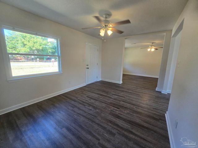 517 Chaseville St, Pensacola, FL 32507